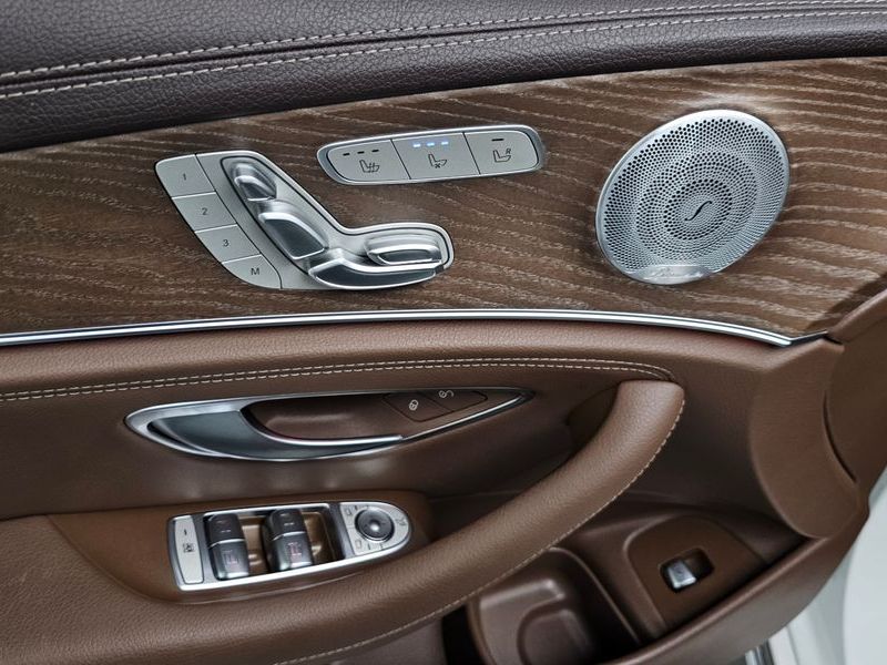 2020 Mercedes-Benz E-Class E300 4MATIC Exclusive photo 28