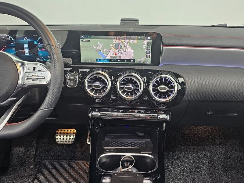 2020 Mercedes-Benz C-Class CLA250 4MATIC photo 13