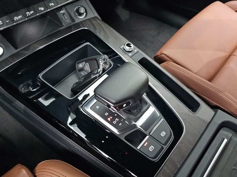 2023 Audi Q5 45 TFSI Quattro Premium photo 9