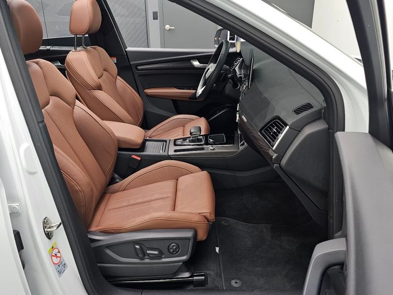 2023 Audi Q5 45 TFSI Quattro Premium photo 12