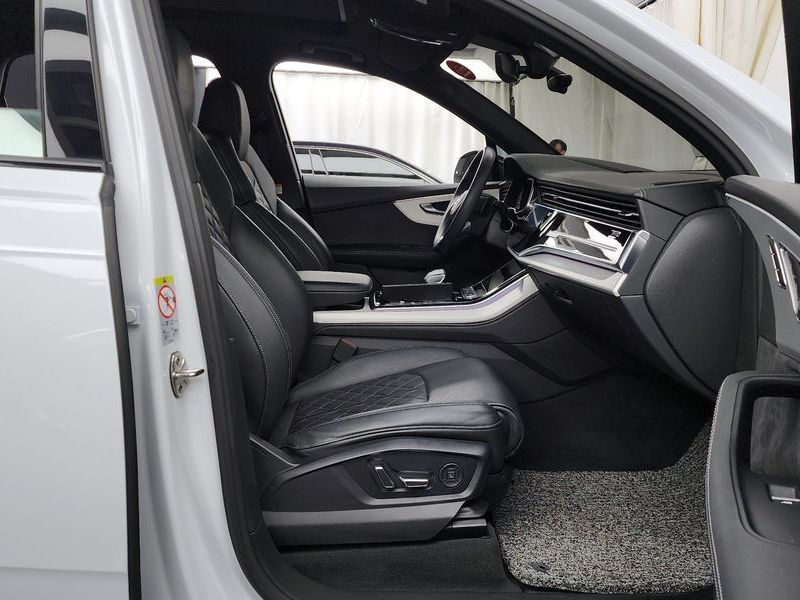 2023 Audi Q7 55 TFSI Quattro Premium photo 11