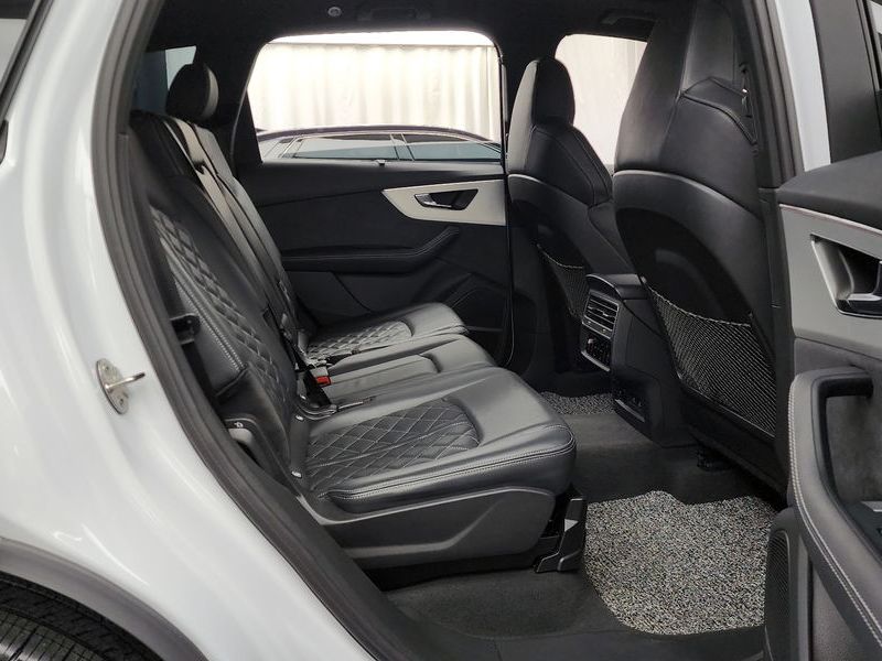 2023 Audi Q7 55 TFSI Quattro Premium photo 12
