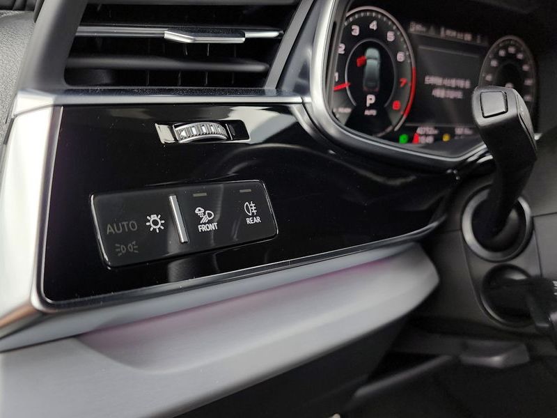 2023 Audi Q7 55 TFSI Quattro Premium photo 16