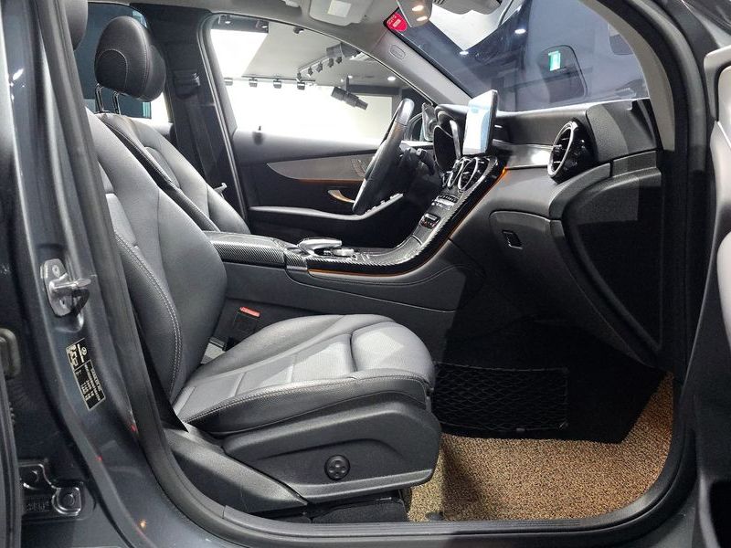 2019 Mercedes-Benz C-Class GLC350e 4MATIC Premium photo 11