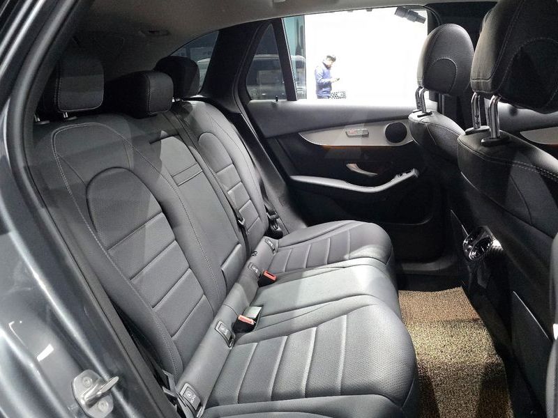 2019 Mercedes-Benz C-Class GLC350e 4MATIC Premium photo 12