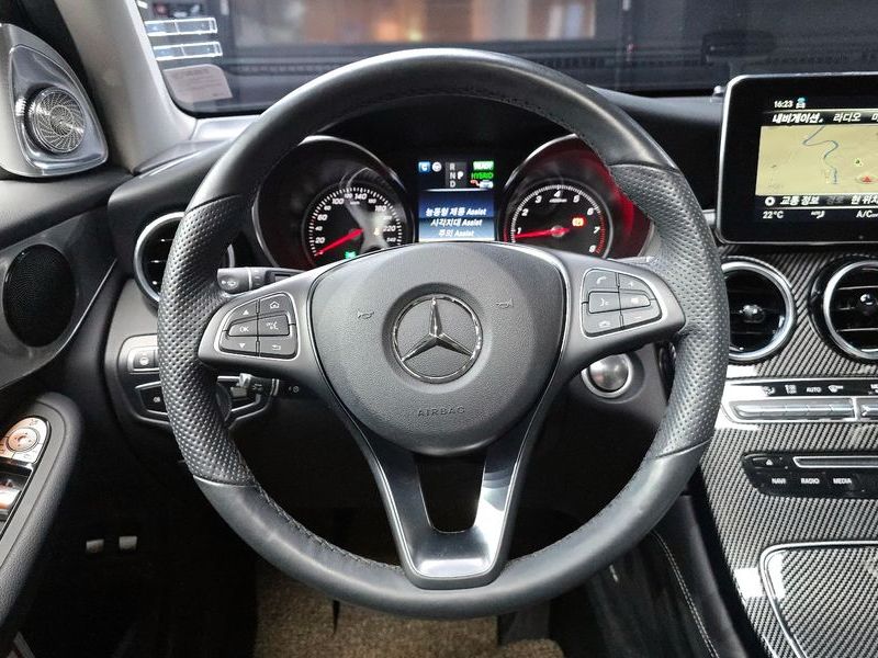 2019 Mercedes-Benz C-Class GLC350e 4MATIC Premium photo 13