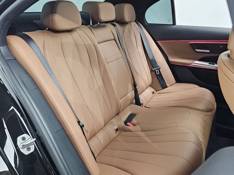 2024 Mercedes-Benz E-Class E200 Avantgarde photo 12