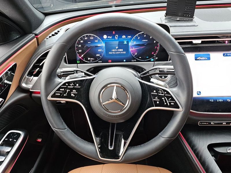 2024 Mercedes-Benz E-Class E200 Avantgarde photo 13