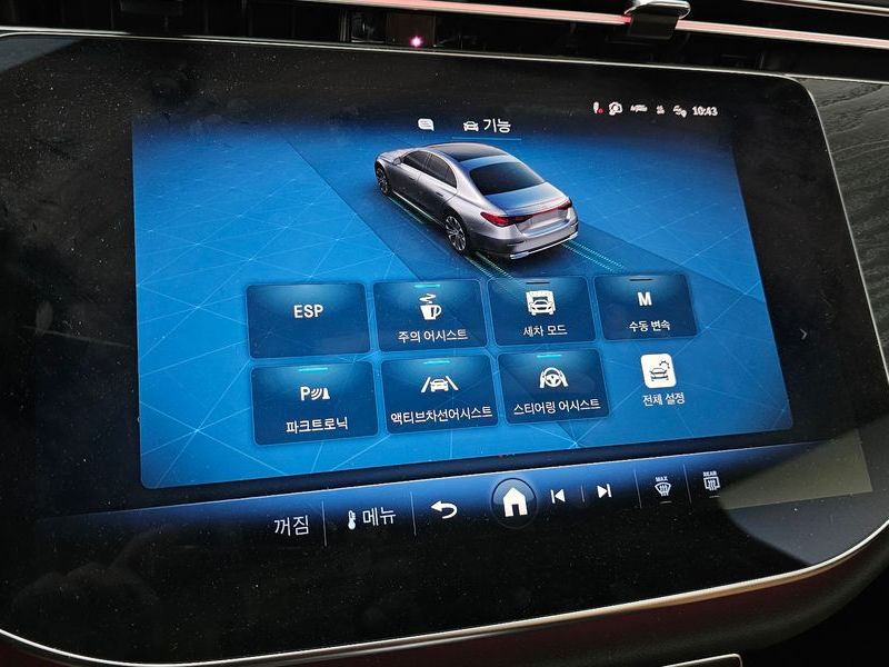 2024 Mercedes-Benz E-Class E200 Avantgarde photo 20