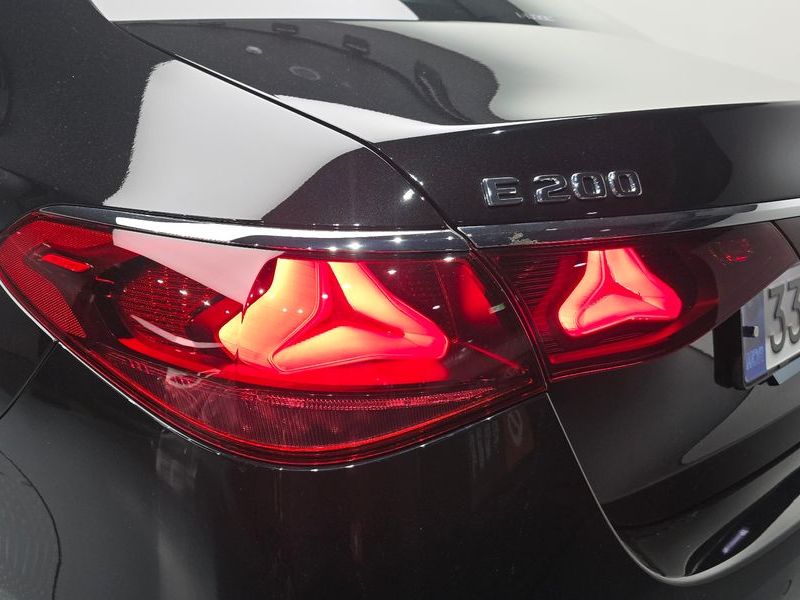 2024 Mercedes-Benz E-Class E200 Avantgarde photo 23