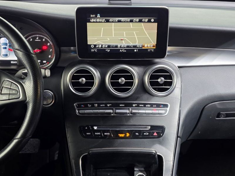 2019 Mercedes-Benz C-Class GCL300 4MATIC Coupe photo 14