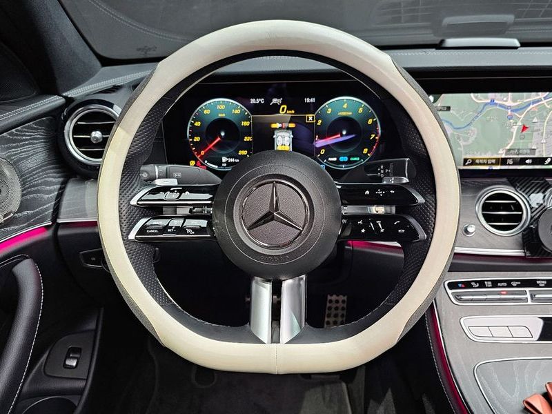 2022 Mercedes-Benz E-Class E350 4MATIC AMG Line photo 15