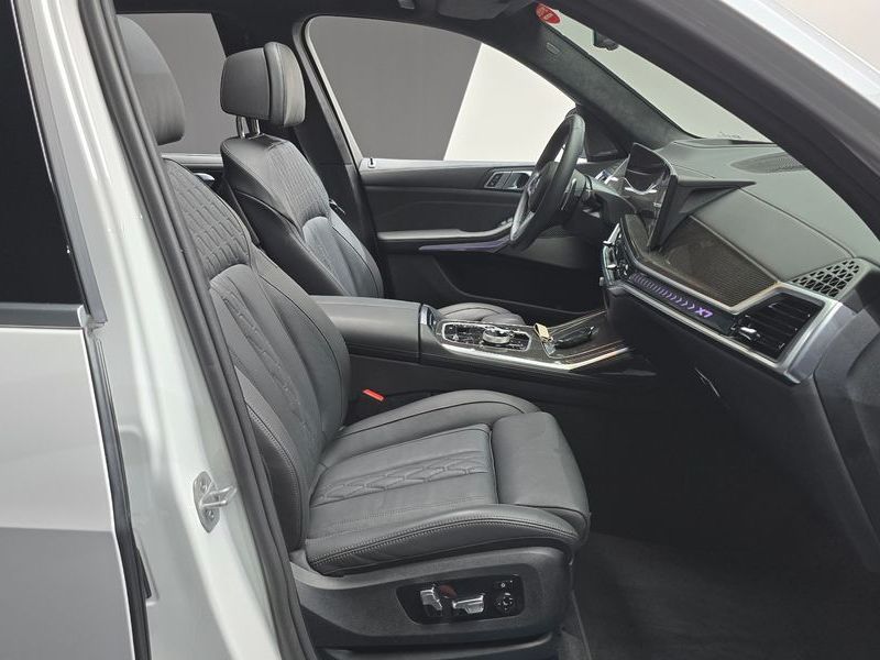 2025 BMW X7 xDrive 40i M Sport 6STR photo 10