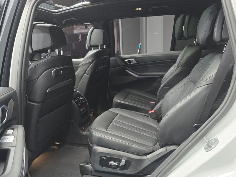 2025 BMW X7 xDrive 40i M Sport 6STR photo 12