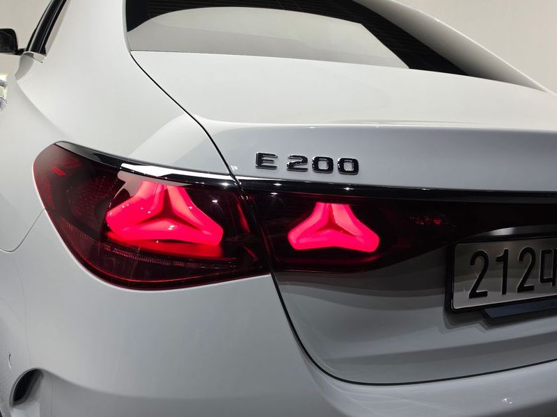 2026 Mercedes-Benz E-Class E200 AMG Line photo 23