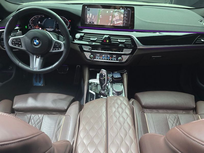 2022 BMW 5 Series 530i xDrive M Sport Package photo 7