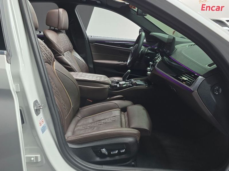 2022 BMW 5 Series 530i xDrive M Sport Package photo 10