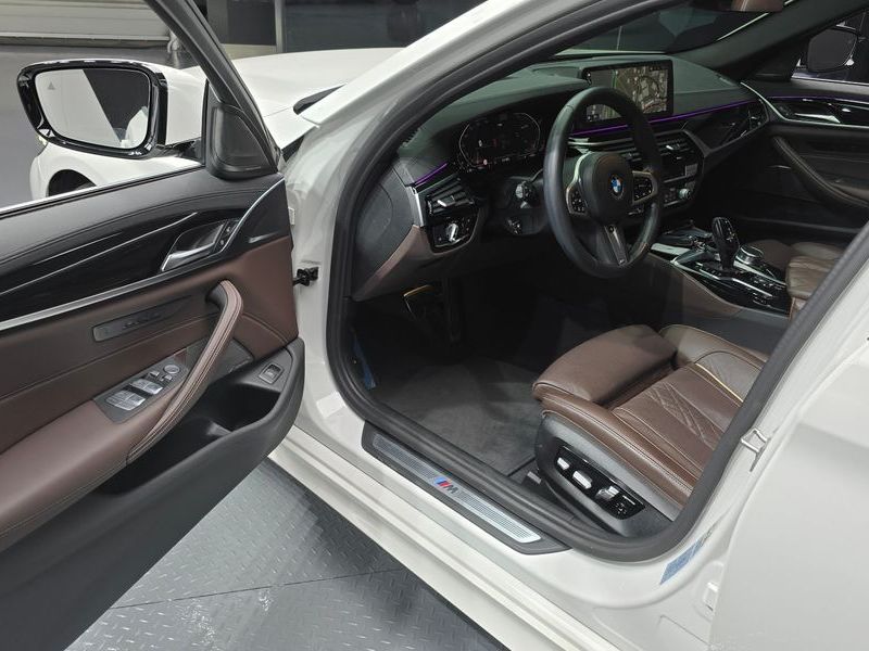 2022 BMW 5 Series 530i xDrive M Sport Package photo 11