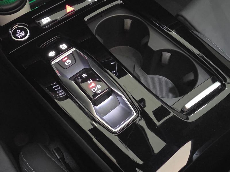 2025 Audi Q6 e-tron Premium Quattro photo 9