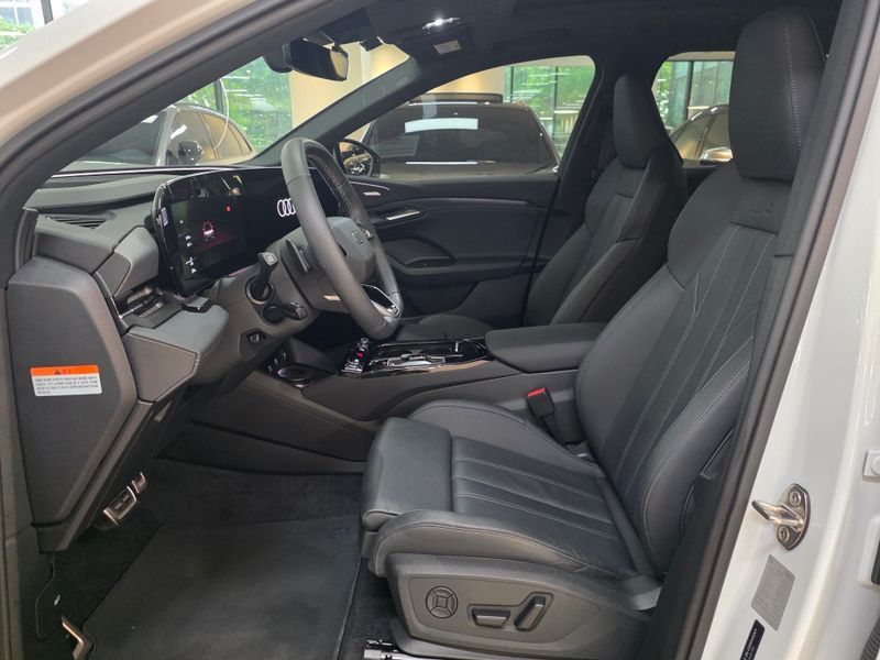 2025 Audi Q6 e-tron Premium Quattro photo 10
