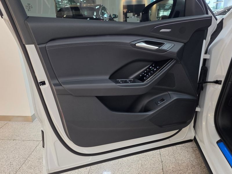 2025 Audi Q6 e-tron Premium Quattro photo 11
