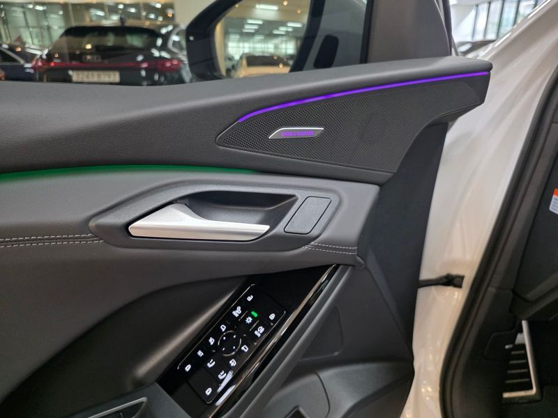 2025 Audi Q6 e-tron Premium Quattro photo 13