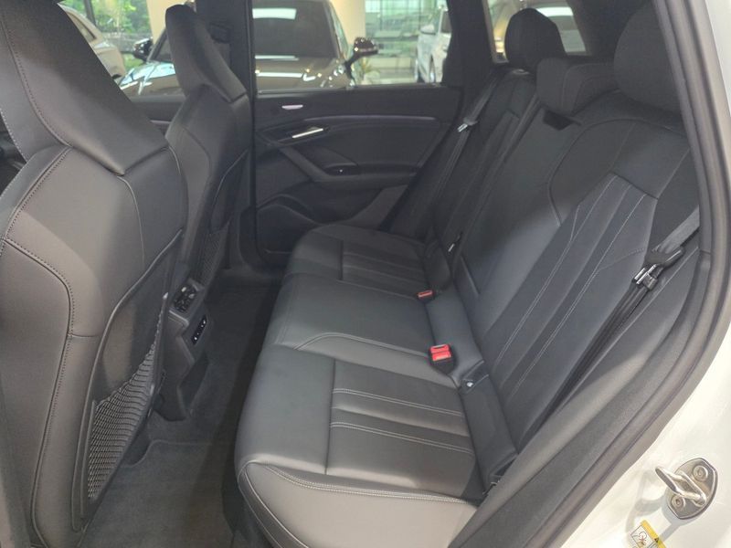 2025 Audi Q6 e-tron Premium Quattro photo 17