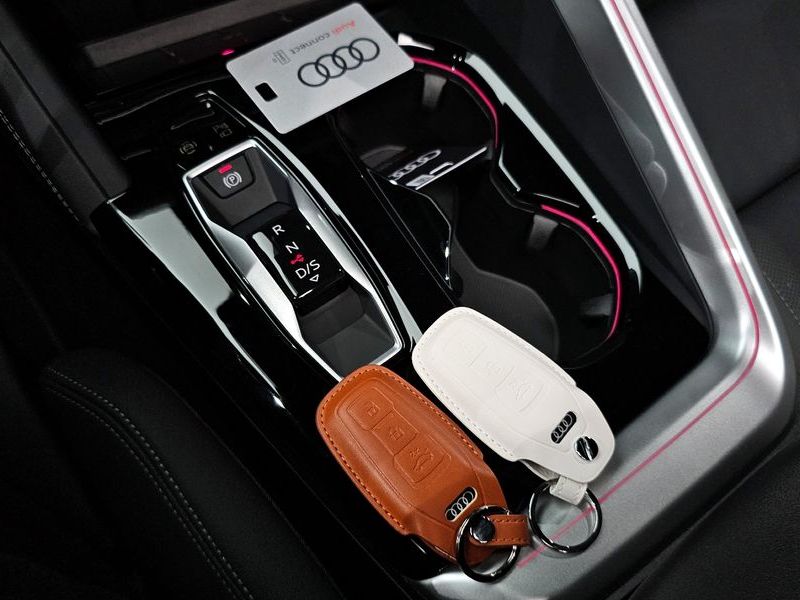2025 Audi Q5 45 TFSI Quattro S Line Black Ediiton photo 9