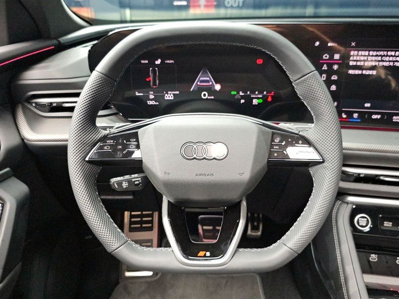 2025 Audi Q5 45 TFSI Quattro S Line Black Ediiton photo 13