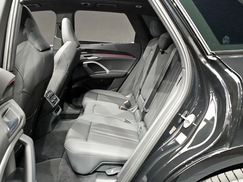 2025 Audi Q5 45 TFSI Quattro S Line Black Ediiton photo 26