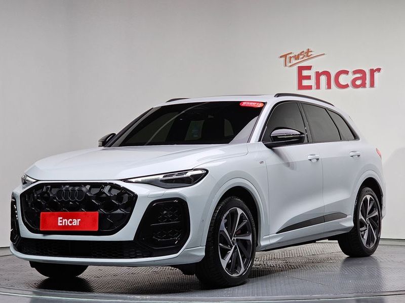2025 Audi Q5 40 TDI Quattro S Line Black Edition photo 1