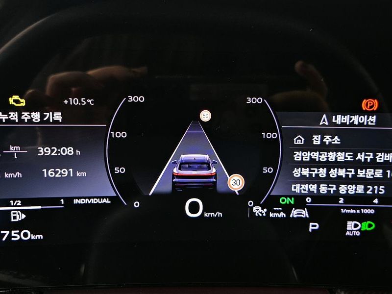 2025 Audi Q5 40 TDI Quattro S Line Black Edition photo 8