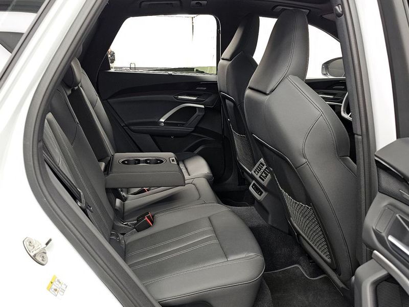 2025 Audi Q5 40 TDI Quattro S Line Black Edition photo 12
