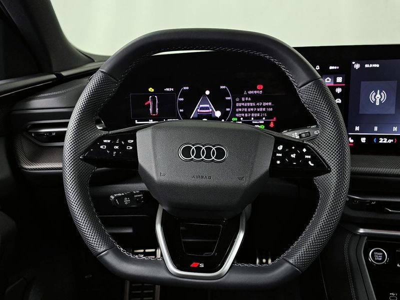 2025 Audi Q5 40 TDI Quattro S Line Black Edition photo 13