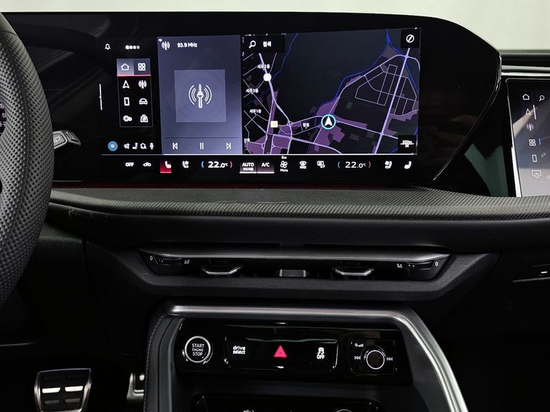 2025 Audi Q5 40 TDI Quattro S Line Black Edition photo 14