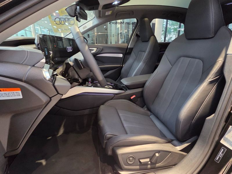 2025 Audi A5 40 TFSI Quattro Advanced photo 10