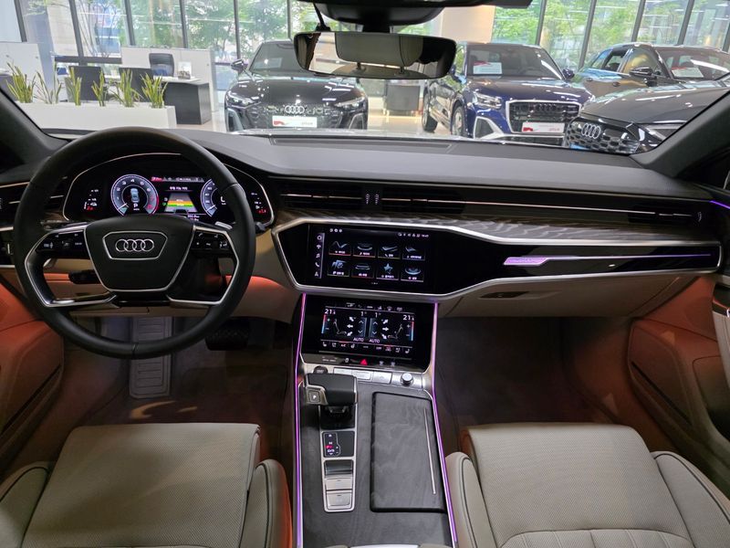 2025 Audi A7 55 TFSI e Quattro Premium photo 7