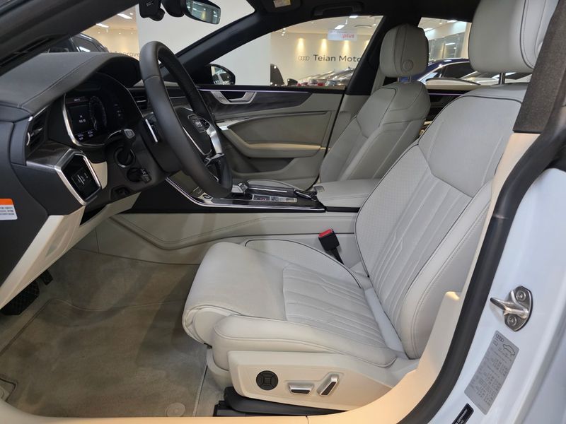 2025 Audi A7 55 TFSI e Quattro Premium photo 10