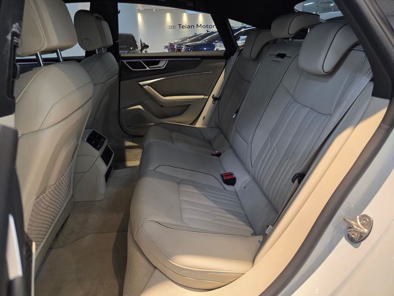 2025 Audi A7 55 TFSI e Quattro Premium photo 11