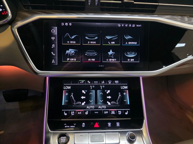 2025 Audi A7 55 TFSI e Quattro Premium photo 12