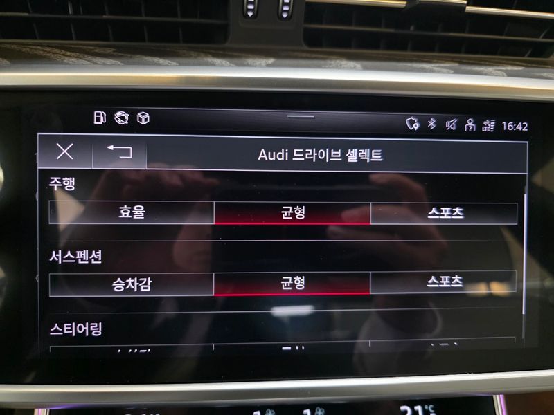 2025 Audi A7 55 TFSI e Quattro Premium photo 15