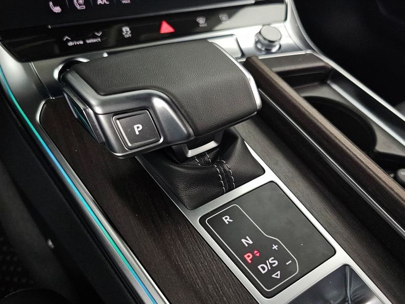 2025 Audi A6 45 TFSI Premium photo 9