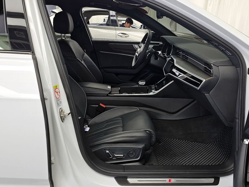 2025 Audi A6 45 TFSI Premium photo 11