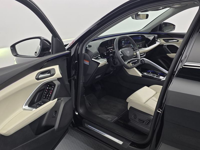 2025 Audi Q5 40 TFSI Quiattro Advanced photo 10