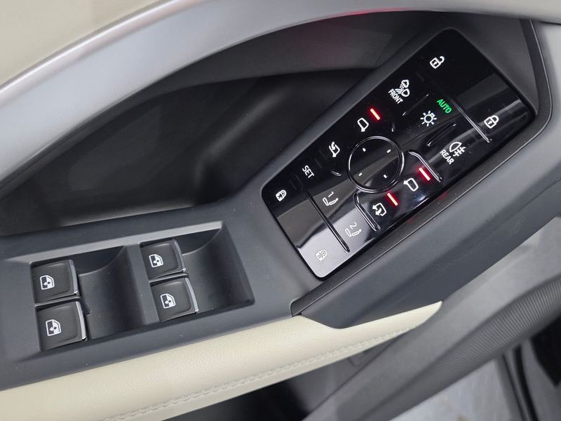 2025 Audi Q5 40 TFSI Quiattro Advanced photo 14