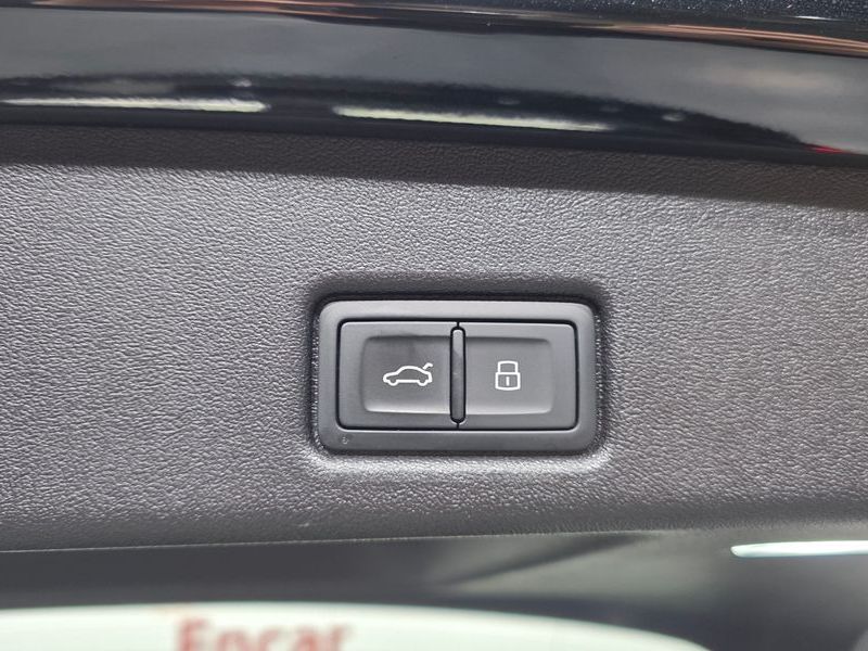 2025 Audi Q5 40 TFSI Quiattro Advanced photo 18