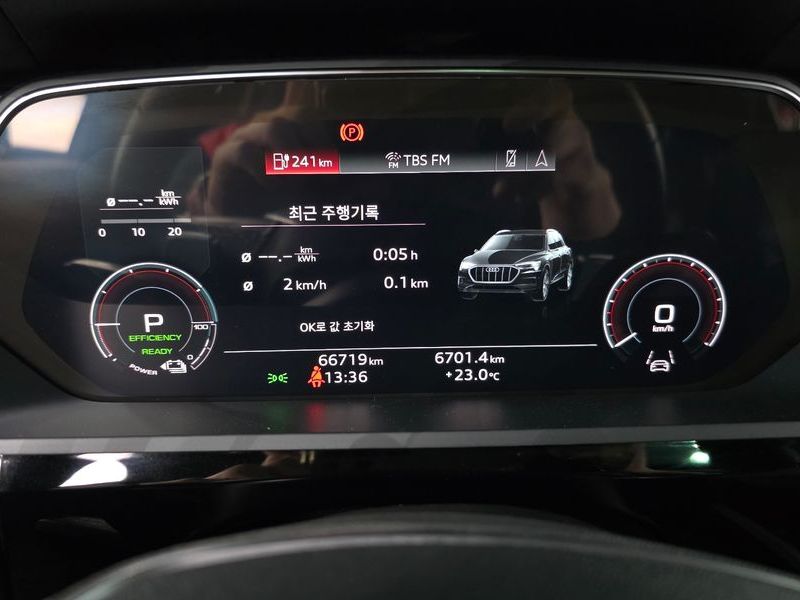 2023 Audi e-tron 55 Quattro photo 8