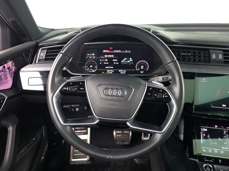 2023 Audi e-tron 55 Quattro photo 13