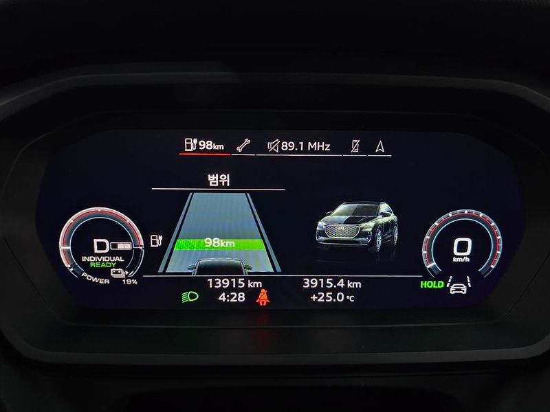 2025 Audi e-tron 45 Sportback photo 8