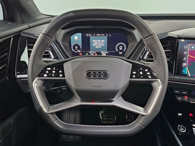 2025 Audi e-tron 45 Sportback photo 12